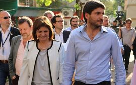 Imagen de Maximiliano Pullaro y Patricia Bullrich recorrieron barrio Municipal y Fonavi en Rosario