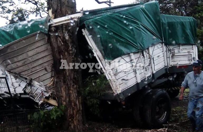 A metros del semáforo. El accidente ocurrió a pocos metros del semáforo ubicado en Ruta 21 y Lisandro de la Torre. Foto: Maximiliano Pascual