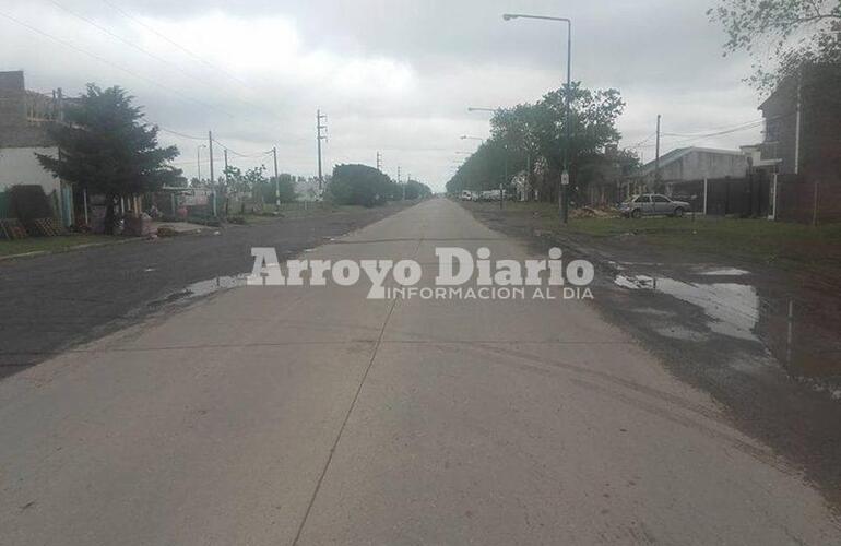 Calle Ren&eacute; Favaloro, acceso autopista.