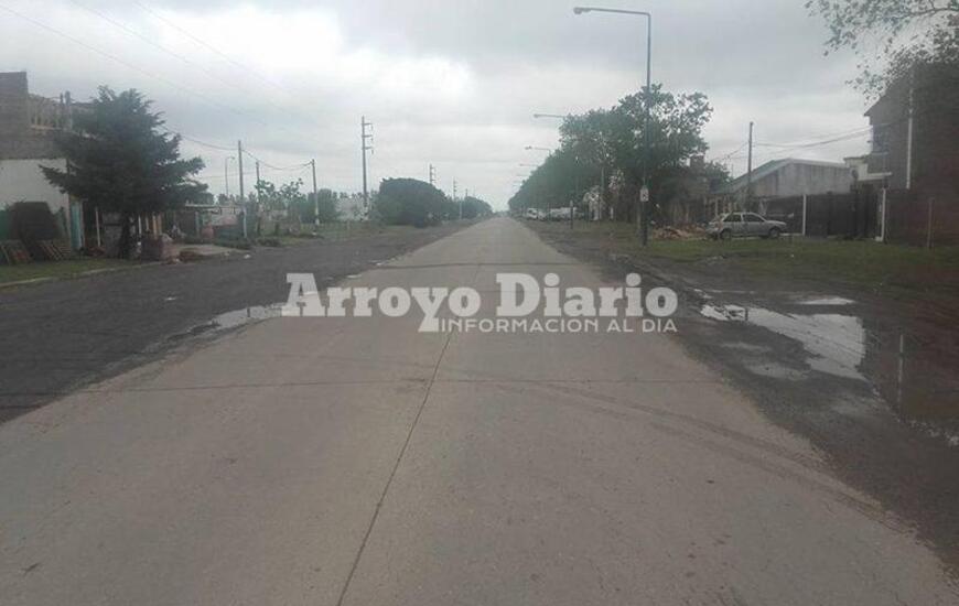 Calle Ren&eacute; Favaloro, acceso autopista.