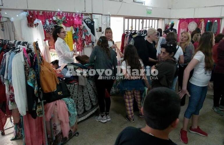 Imagen de Feria outlet en el Centro de Jubilados