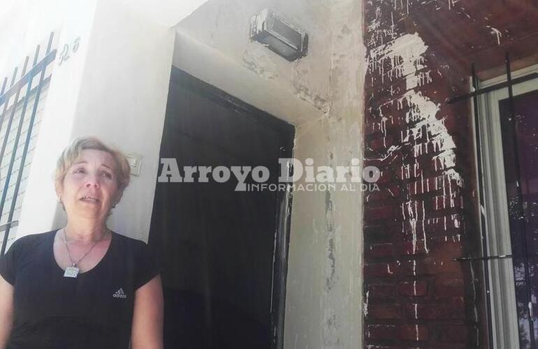 Indignación y dolor. La vecina entre lágrimas aseguró que no encuentra explicación para tremendo acto. Indignación y dolor. La vecina entre lágrimas aseguró que no encuentra explicación para tremendo acto.