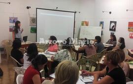En la Sala Roberto Arlt. El dictado tiene lugar en las instalaciones de la Biblioteca.