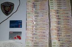 Lo incautado. El dinero y el material secuestrado a la "pescadora". Foto: Rosario3.com
