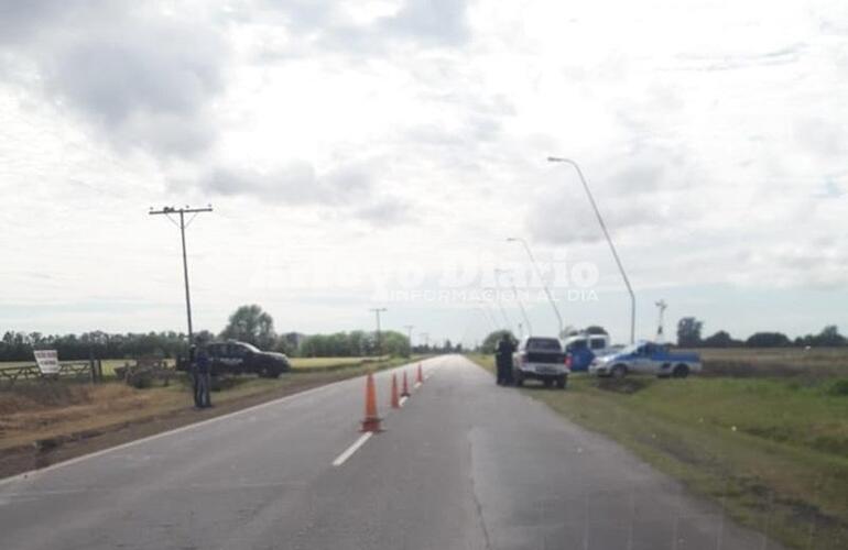 Esta mañana. El personal policial y los empleados comunales en plena tarea.