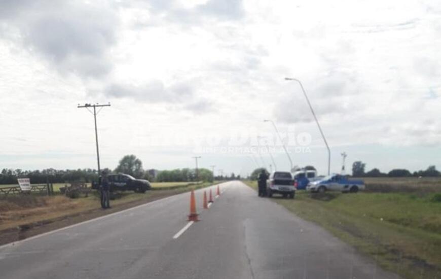 Esta ma&ntilde;ana. El personal policial y los empleados comunales en plena tarea.
