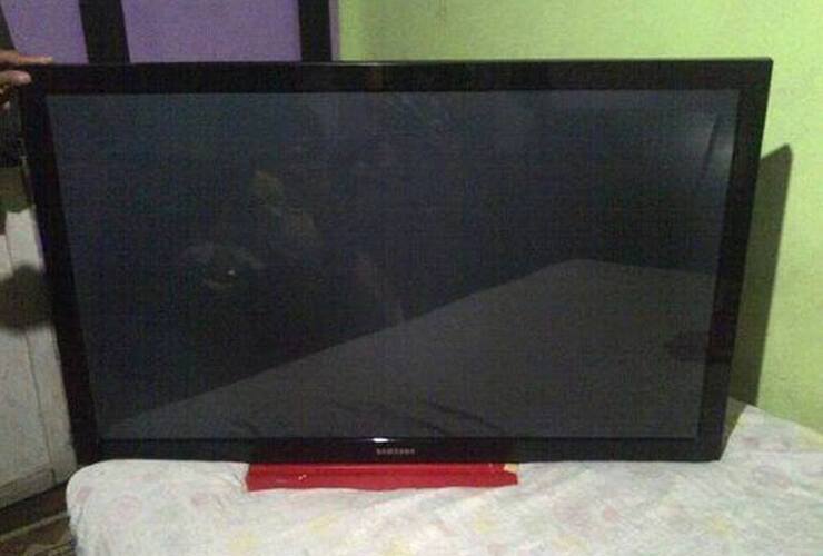 Un televisor así es el que le robaron a la familia. Foto: Imagen Ilustrativa