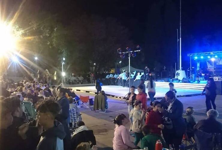 Al aire libre. A pesar del frío, la asistencia fue positiva durante el evento.