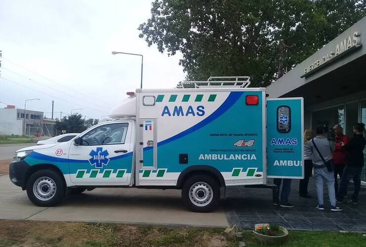 En las puertas de la empresa. La presentación se realizó hoy en las puertas de AMAS.