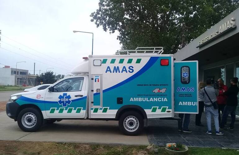 En las puertas de la empresa. La presentación se realizó hoy en las puertas de AMAS.