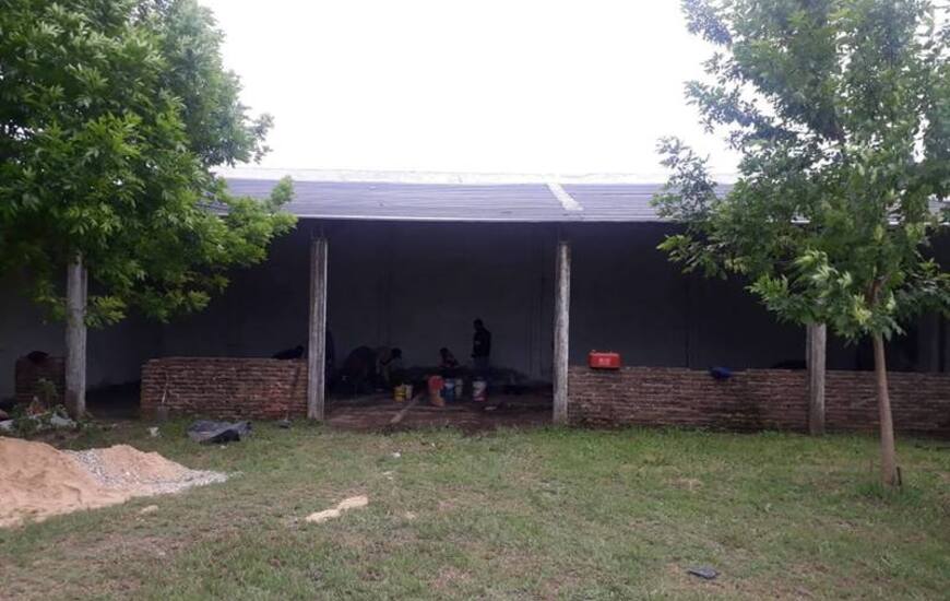 Los alba&ntilde;iles comenzaron a trabajar en el predio.