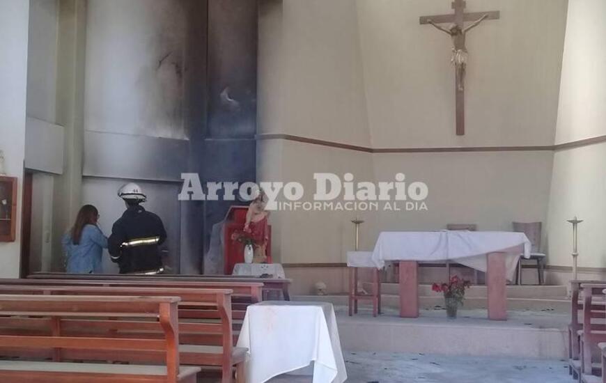 Imagen de Conmoci&oacute;n por principio de incendio en la Capilla del Colegio San Jos&eacute;