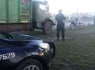 Inspectores y policía en el lugar del procedimiento en el día de ayer.