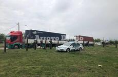 Sobre autopista. Otro camión interceptado sobre la traza Buenos Aires - Rosario.