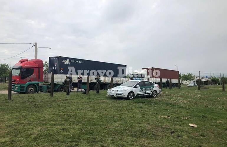 Sobre autopista. Otro camión interceptado sobre la traza Buenos Aires - Rosario.