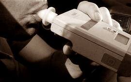 Despu&eacute;s de perseguirlo, lograron detenerlo, le hicieron el test de alcoholemia y le dio positivo. Foto: Imagen Ilustrativa