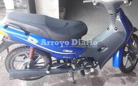 Sobre la imagen. Esta es la moto que le robaron anoche a esta joven de Arroyo Seco.