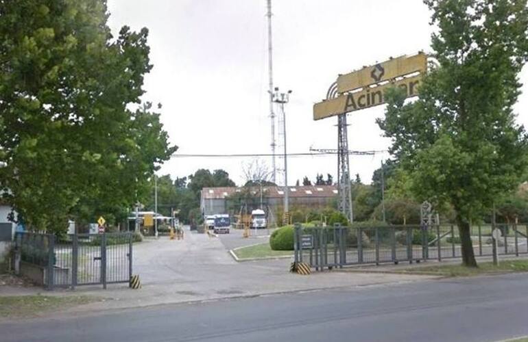 La metalúrgica de Presidente Perón al 7900 debe hacerse cargo de sus empleados.(Google Street View)