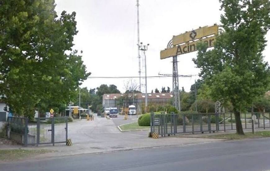 La metal&uacute;rgica de Presidente Per&oacute;n al 7900 debe hacerse cargo de sus empleados.(Google Street View)