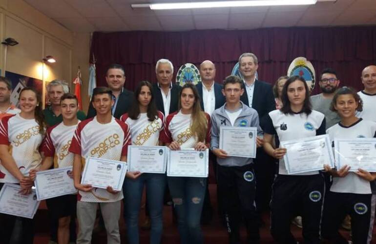 Imagen de El Concejo reconoció a deportistas locales