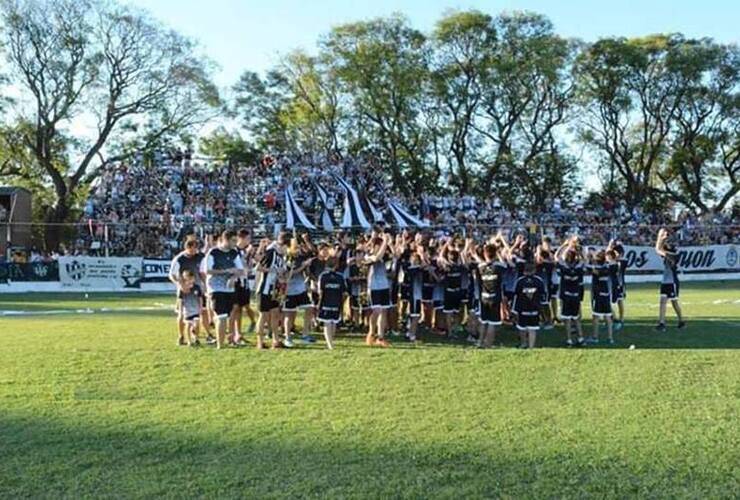 Imagen de Desfile Fútbol Infantil y Fútbol Juvenil CAU