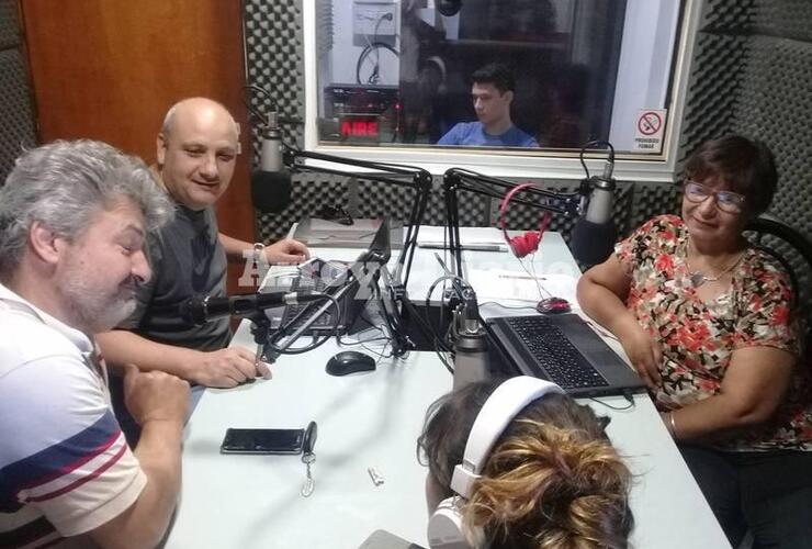 En la radio. Ana Fernández y Sergio Falasco pasaron por "Dos & Pico" este jueves.