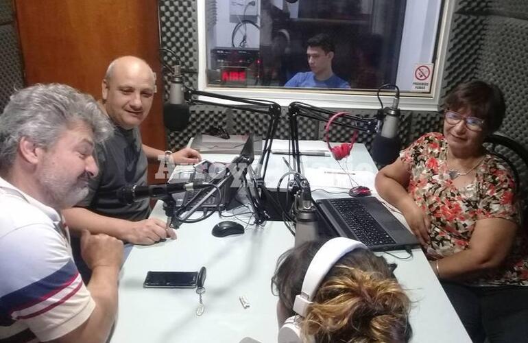 En la radio. Ana Fern&aacute;ndez y Sergio Falasco pasaron por "Dos & Pico" este jueves.