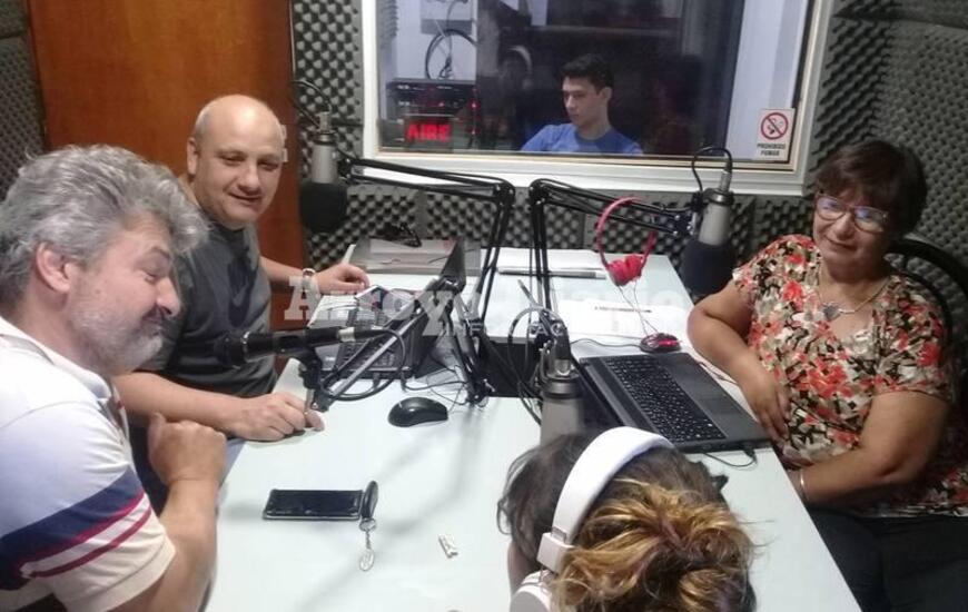 En la radio. Ana Fern&aacute;ndez y Sergio Falasco pasaron por "Dos & Pico" este jueves.