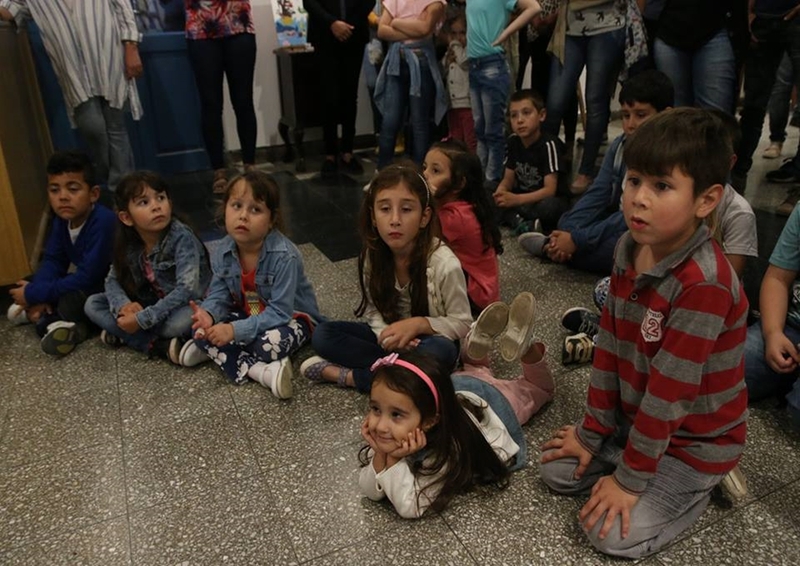 Los niños y niñas embellecieron el Guillermo Furlong