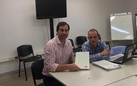 Imagen de Ferri firm&oacute; la adhesi&oacute;n al programa �Ilumin&aacute; tu provincia�