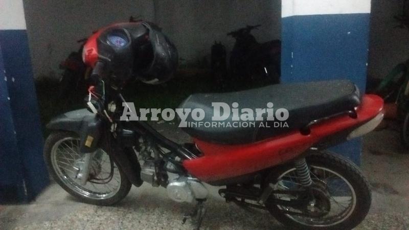 A la comisar&iacute;a. La moto secuestrada qued&oacute; en la seccional 27ma.
