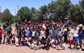 Imagen de Manos Dadas con actividad en el predio del Ferrocarril