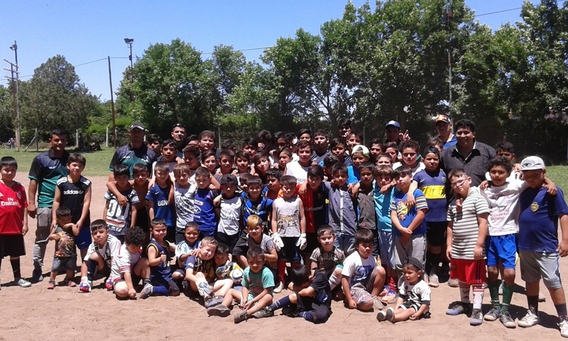 Imagen de Manos Dadas con actividad en el predio del Ferrocarril
