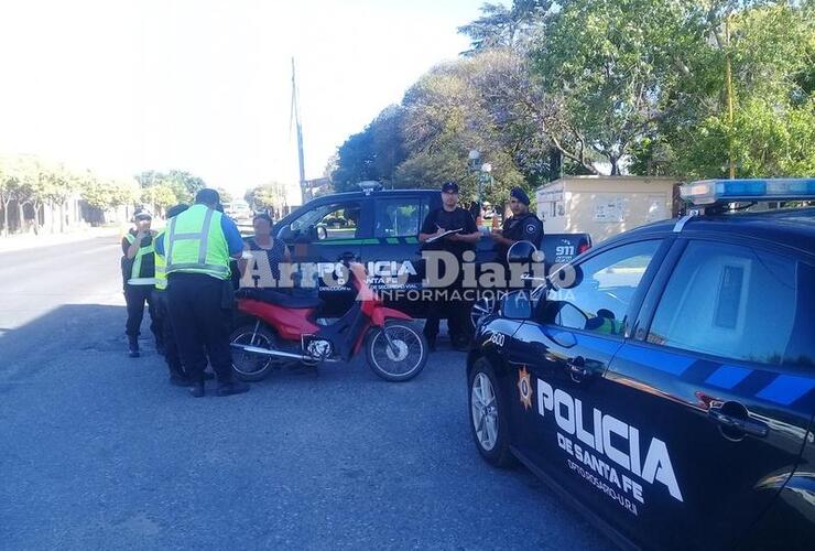 Intendente Costantini y Lisandro de la Torre; uno de los lugares donde se vio presencia de agentes policiales y de tránsito.