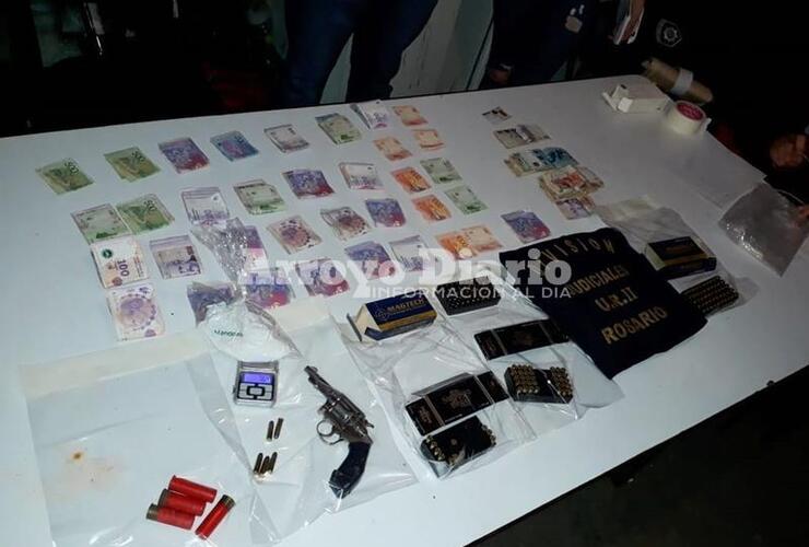 Imagen de Secuestran armas, cocaína y efectivo durante un allanamiento