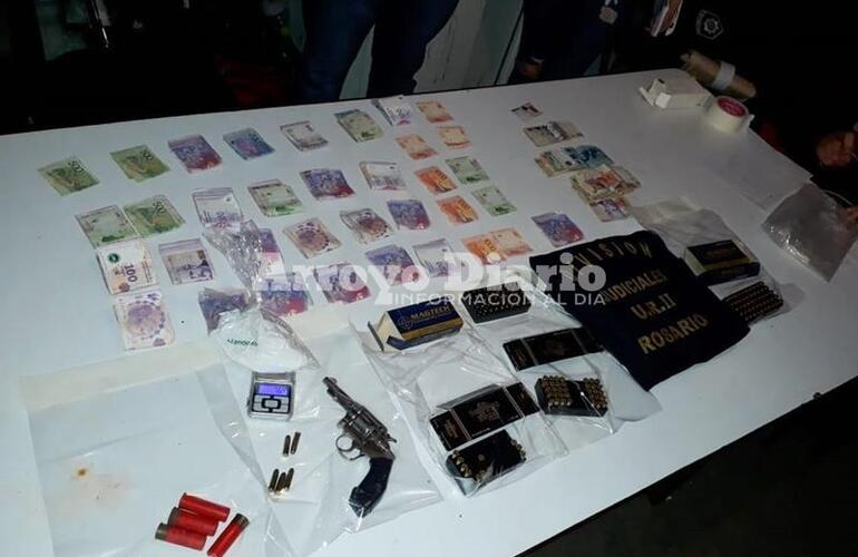 Imagen de Secuestran armas, cocaína y efectivo durante un allanamiento