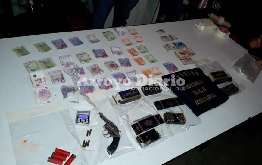 Imagen de Secuestran armas, cocaína y efectivo durante un allanamiento