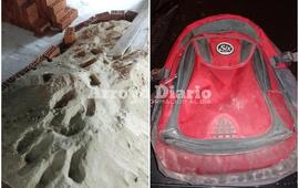 Foto 1. Las marcas de pisadas daban cuenta del ingreso no permitido a uno de los sectores del complejo parroquial / Foto 2. La mochilla hallada