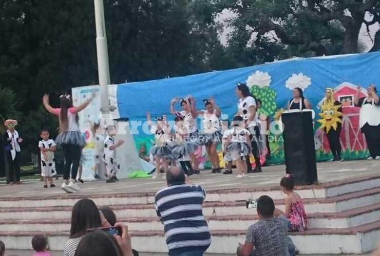 Niños y familiares colmaron la plaza pública.