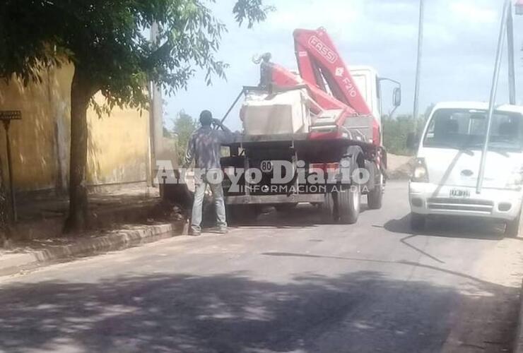 La señora hizo piquete y los obreros tuvieron que retirarse.