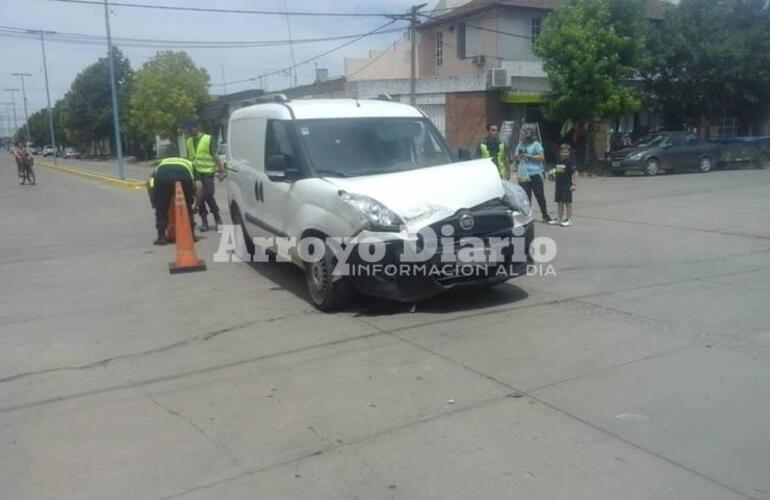 Tras el accidente. Luego del choque, inspectores de Tránsito estuvieron presentes en el lugar.