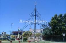 Imagen de Clima navideño. La estructura está preparada, solo resta el encendido del árbol