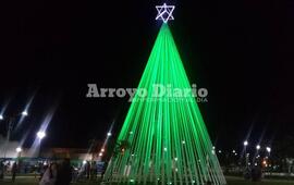Imagen de General Lagos: El Parque Central ya viste su &aacute;rbol de navidad