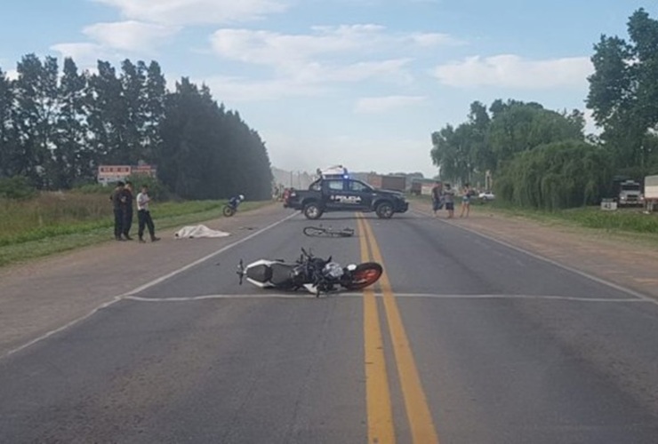 Tras la colisión. Los vehículos quedaron tirados sobre la calzada.