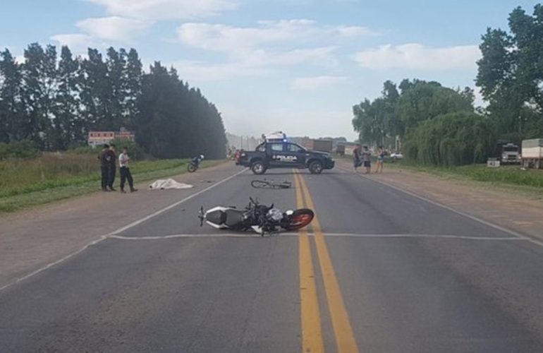 Tras la colisión. Los vehículos quedaron tirados sobre la calzada.