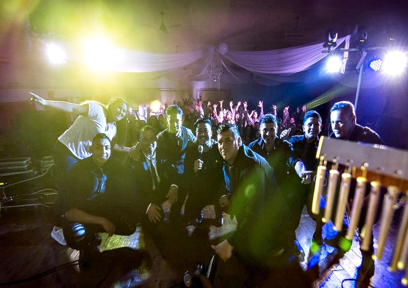 P.R.I.M.O.S la rompió e hizo bailar a todos en el Centro de Jubilados