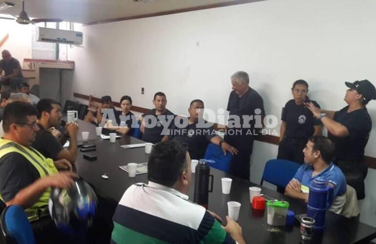 En la Municipalidad. El Secretario de Gobierno, Directores e Inspectores mantuvieron ayer una reunión en la que se abordó el tema de la inseguridad que sufren en la calle.
