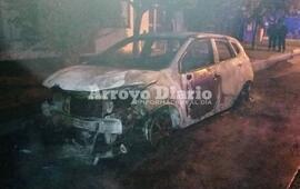 Imagen de Incendio de un automóvil estacionado en vía pública