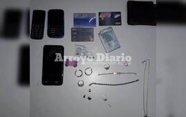 El secuestro. Los elementos que ten&iacute;a en su poder este sujeto y que pertenec&iacute;an a las v&iacute;ctimas del robo.