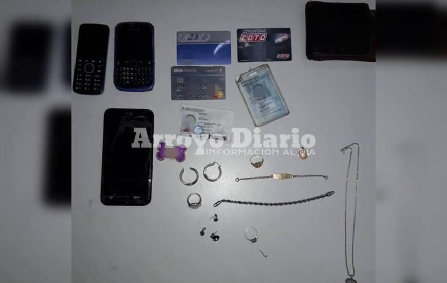 El secuestro. Los elementos que tenía en su poder este sujeto y que pertenecían a las víctimas del robo.